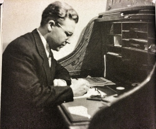 Sabahattin Ali Yazarken